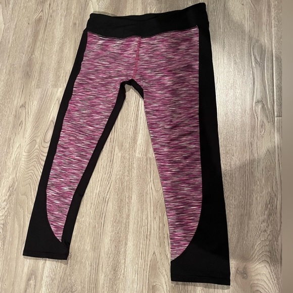 Lavender Under Armour tank top, black-purple Fabletics tights, black longsleeve - Picture 5 of 8